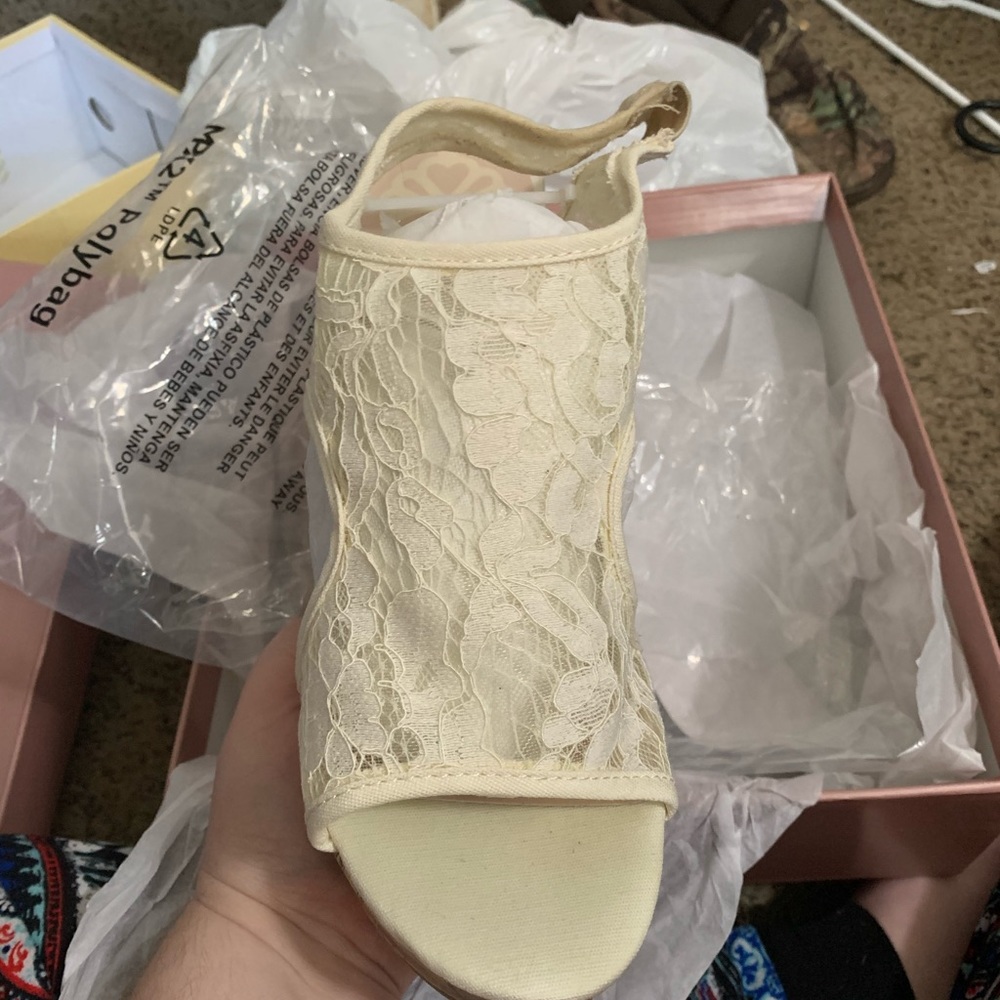 Shoes - Picture 5 of 7